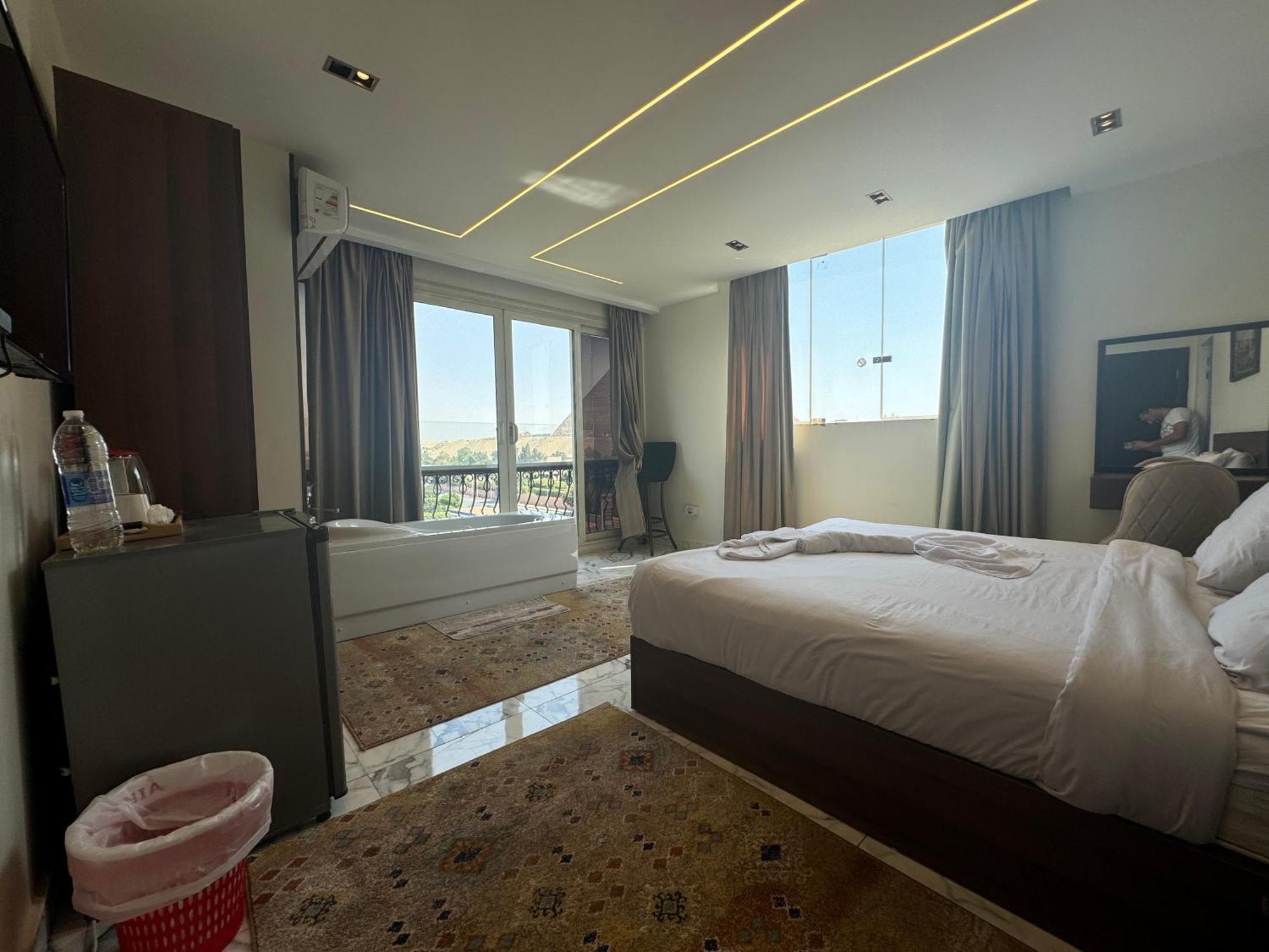 Unique Pyramids Boutique Inn Kafrat al Jabal Bagian luar foto